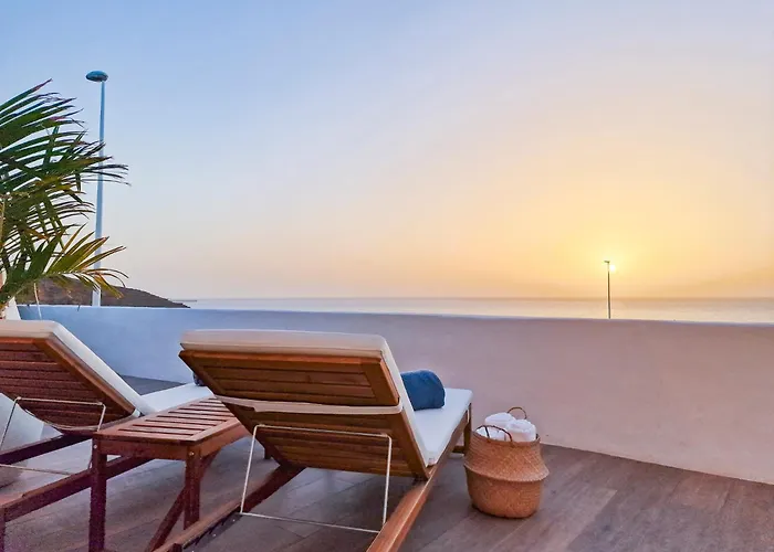 Beachfront Medano & Infinity Jacuzzi & Warm Pool Vila El Médano