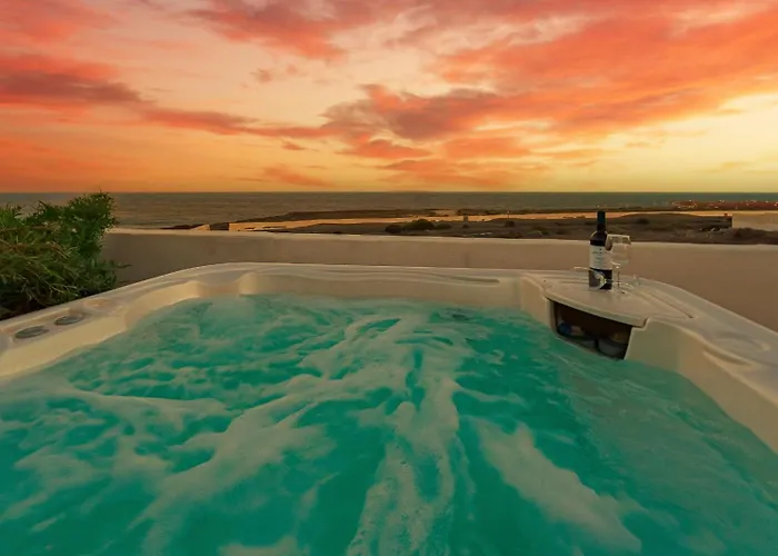 Beachfront Medano & Infinity Jacuzzi & Warm Pool El Médano