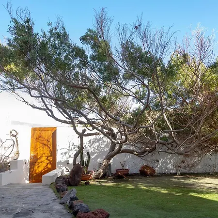 Villa Beachfront Medano & Infinity Jacuzzi & Warm Pool El Medano (Tenerife)