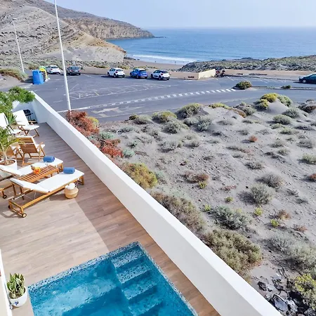 فيلة Beachfront Medano & Infinity Jacuzzi & Warm Pool *