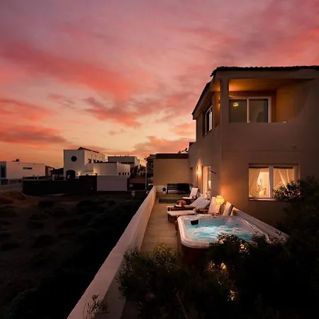 Beachfront Medano & Infinity Jacuzzi & Warm Pool Villa El Medano (Tenerife)