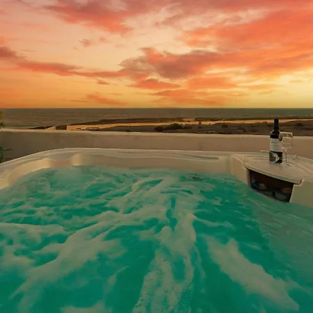 Beachfront Medano & Infinity Jacuzzi & Warm Pool El Medano (Tenerife)