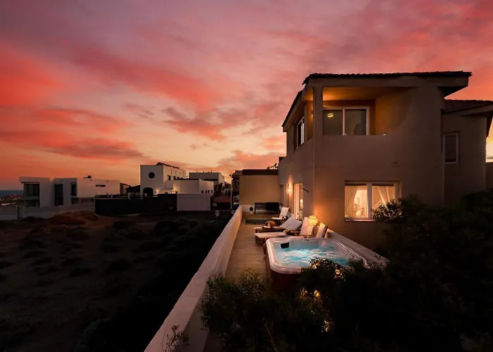 Beachfront Medano & Infinity Jacuzzi & Warm Pool Villa El Médano