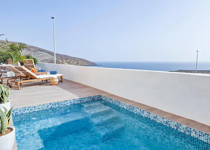 Beachfront Medano & Infinity Jacuzzi & Warm Pool *